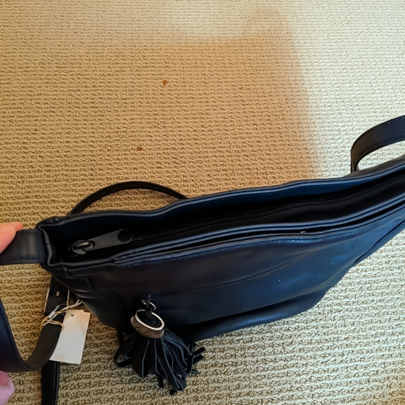 NWT vintage Sereta Leather Handbag Women Black medium Messenger Crossbody Purse - Picture 2 of 11